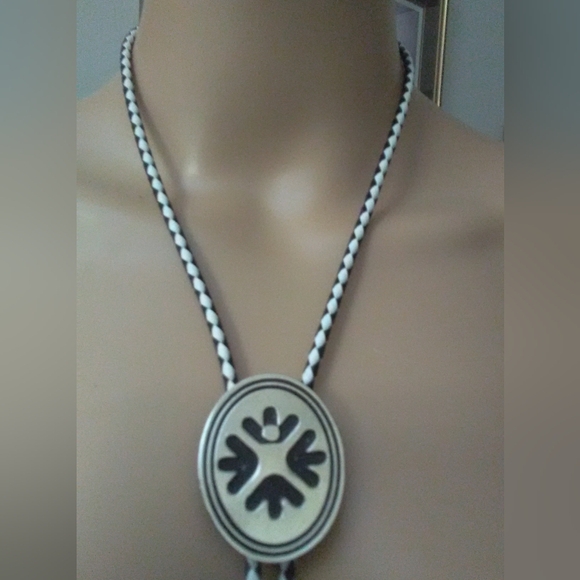 VINTAGE BOLO TIE W/ BLACK & WHITE BRAID SILVER TONE (1997) SYMBOL PCS HEALTH SYS - Picture 3 of 5